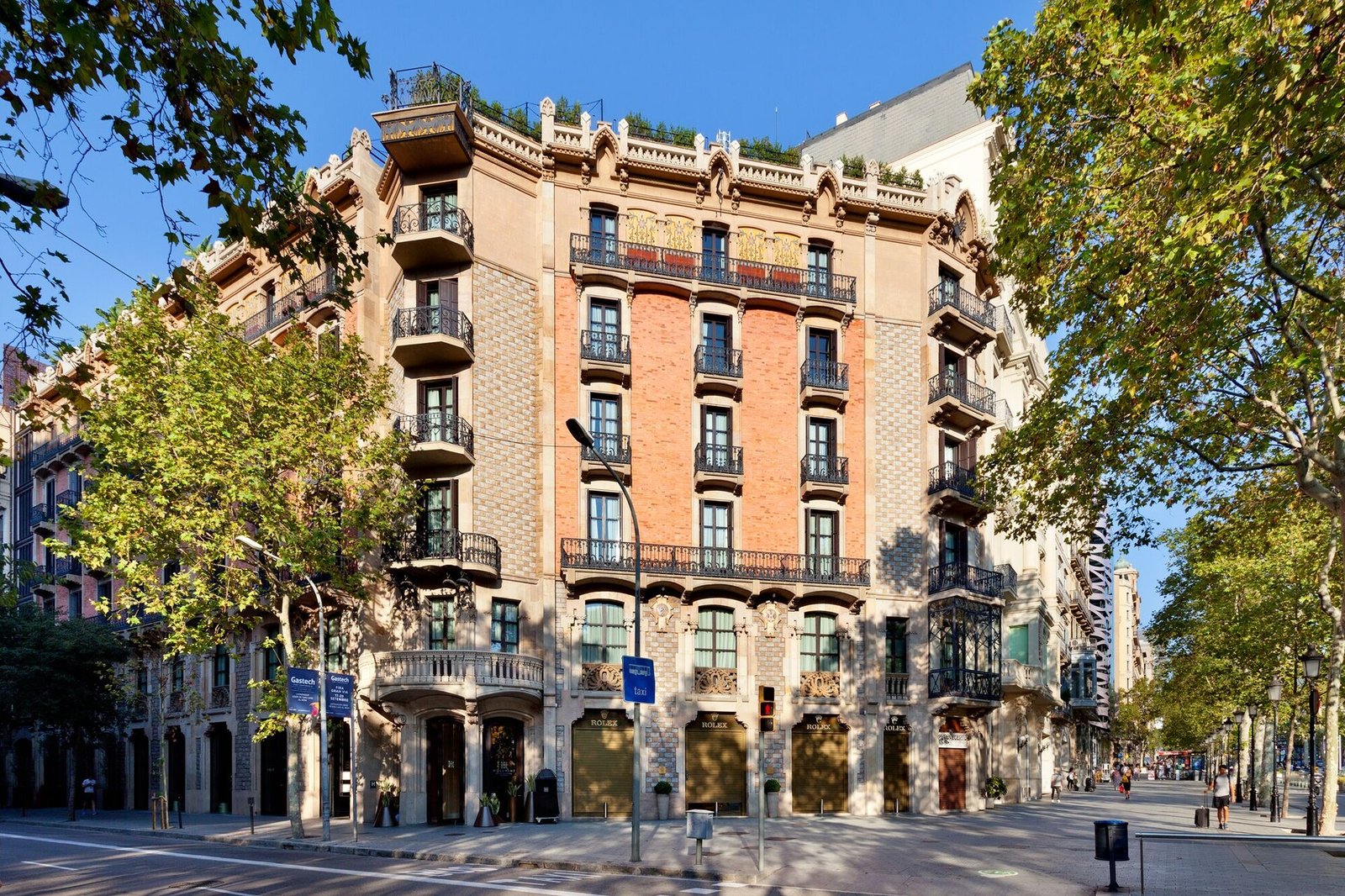 Monument Hotel, backstory