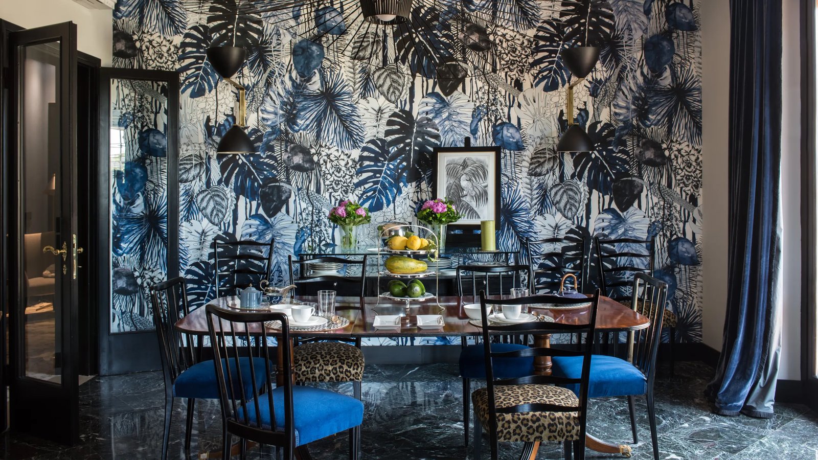 Velona's Jungle Luxury Suites, eat & drink