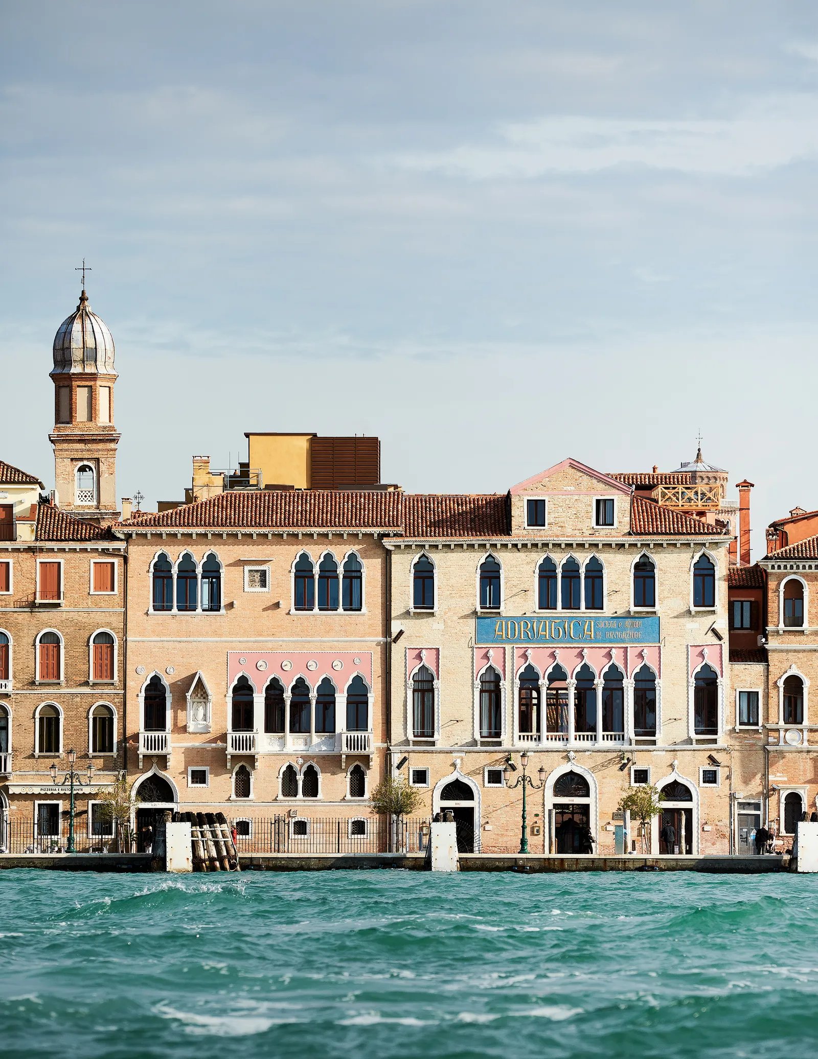 Il Palazzo Experimental, backstory