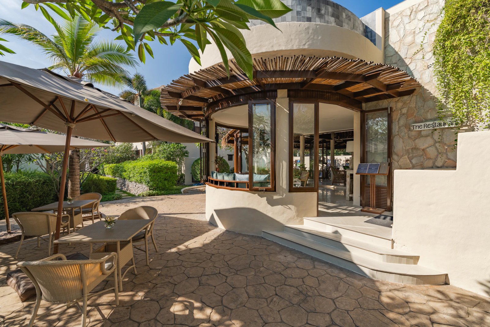 Aleenta Hua Hin - Pranburi Resort & Spa, eat & drink