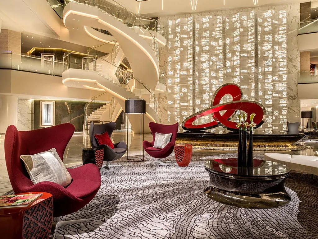 Four Seasons Hotel, vibe