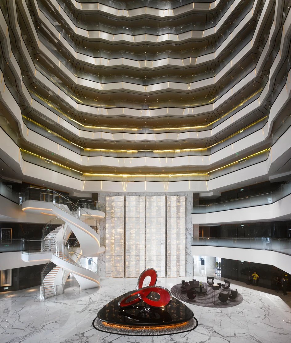 Four Seasons Hotel, vibe