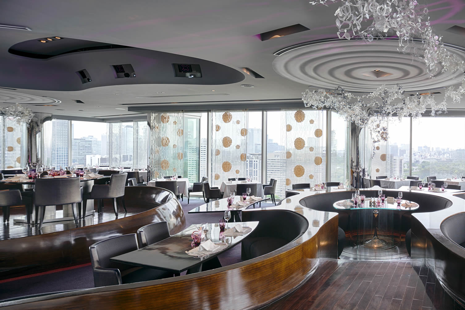 The Peninsula Tokyo, peter