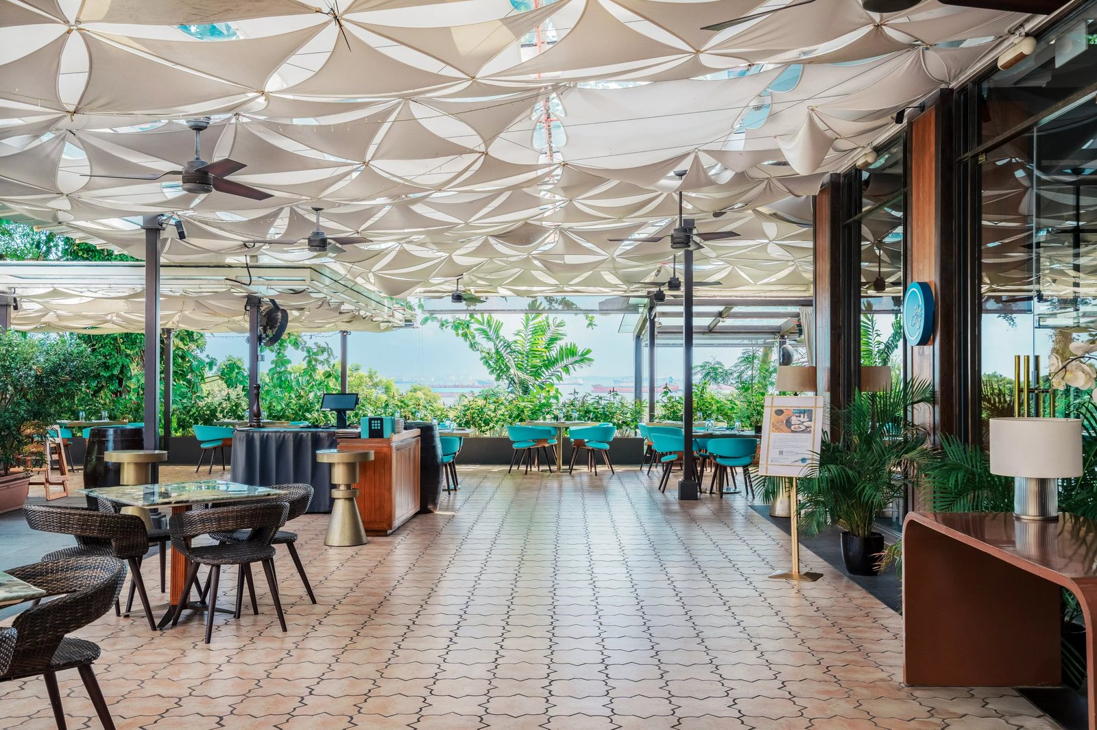 Sofitel Singapore Sentosa, at the table