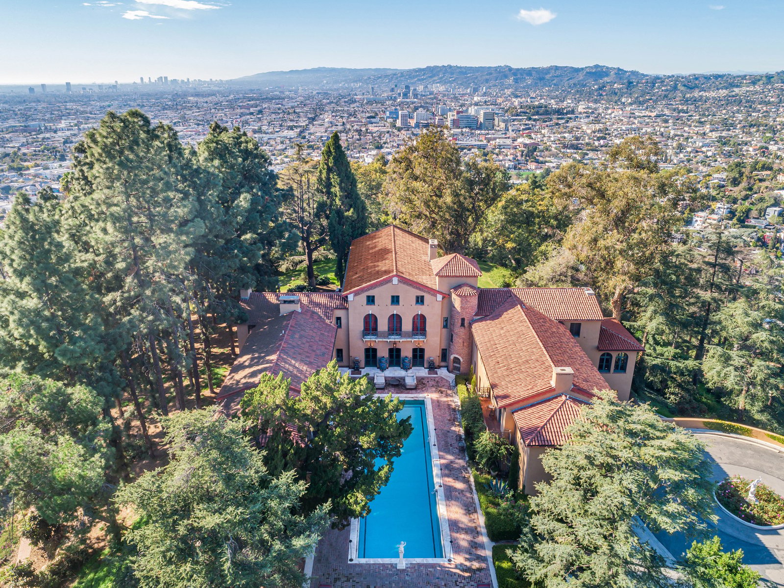The Paramour Estate, the pool