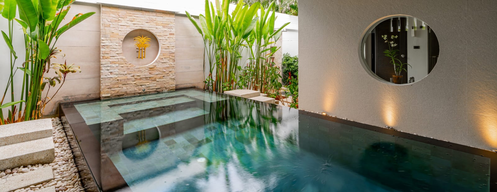 The Racha, rooms