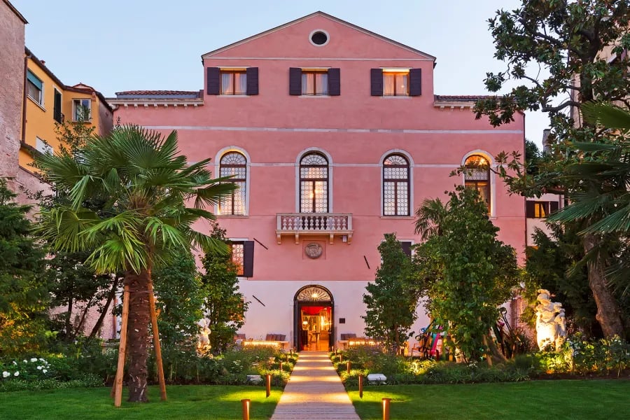 Palazzo Venart Luxury Hotel, backstory