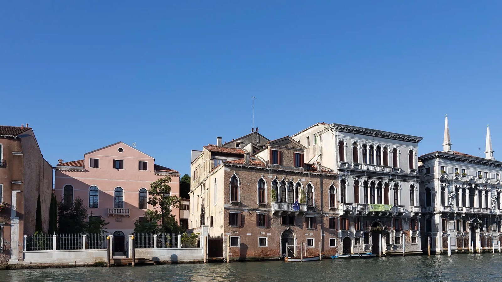 Palazzo Venart Luxury Hotel, backstory