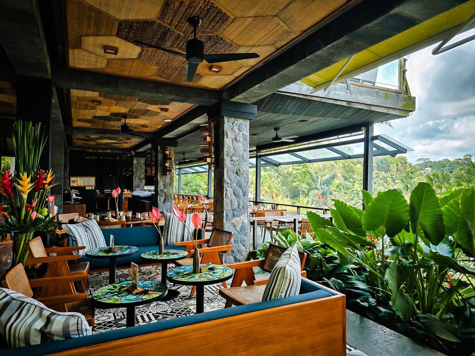 Chapung Sebali, jungle fish pool bar & restaurant