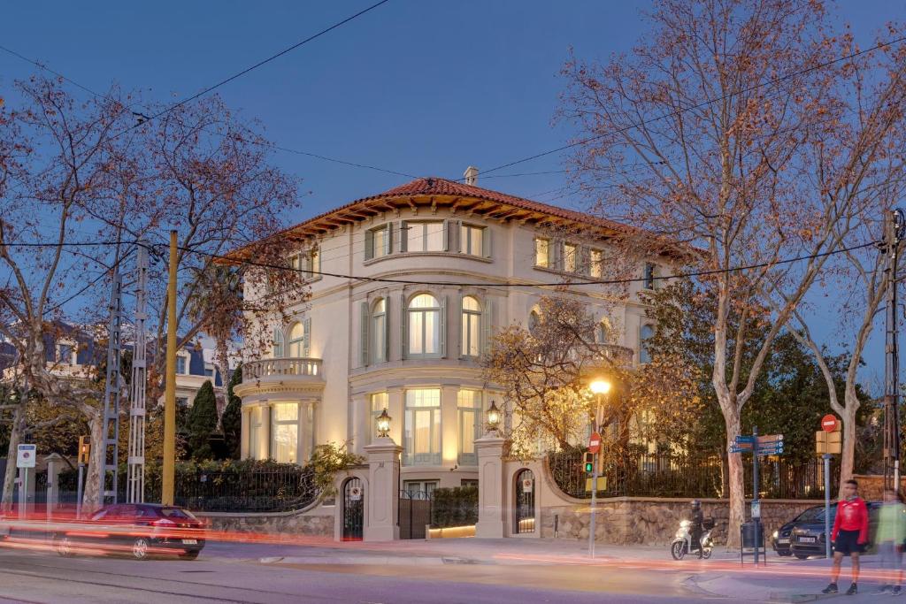 Hotel Boutique Mirlo Barcelona (Torre Macaya), backstory