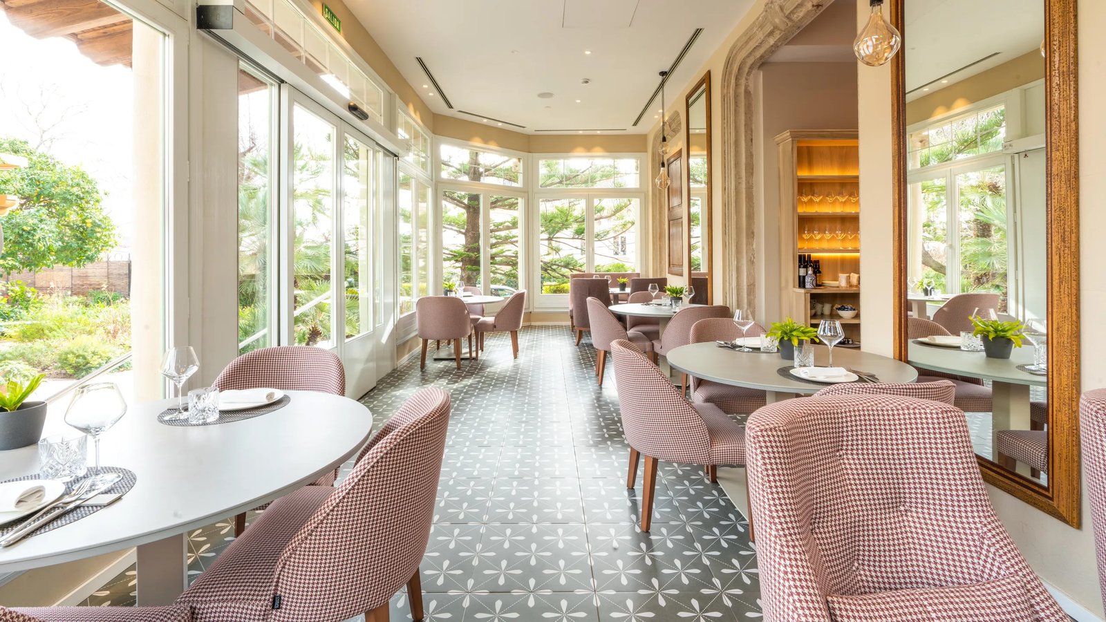 Hotel Boutique Mirlo Barcelona (Torre Macaya), eat & drink