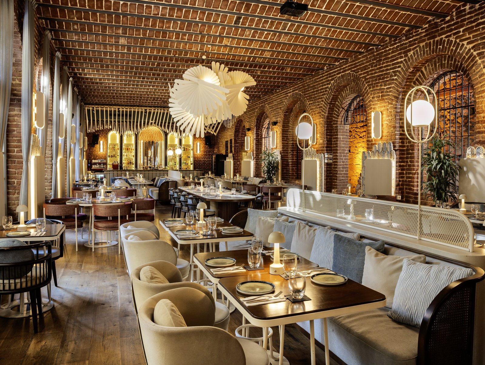 Ecole St. Pierre Hotel, eat & drink