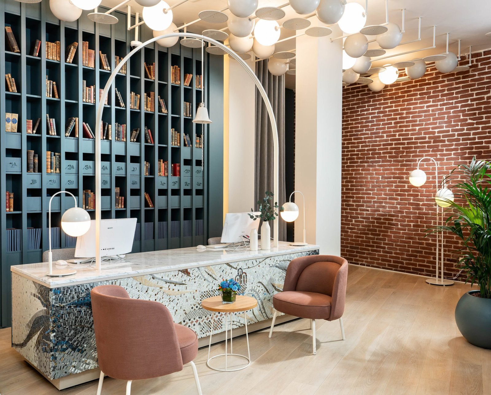 Ecole St. Pierre Hotel, vibe