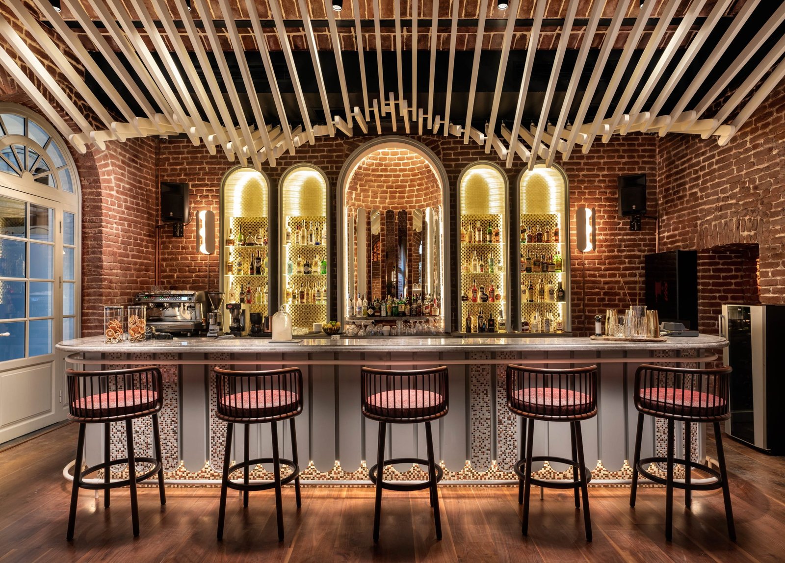Ecole St. Pierre Hotel, eat & drink