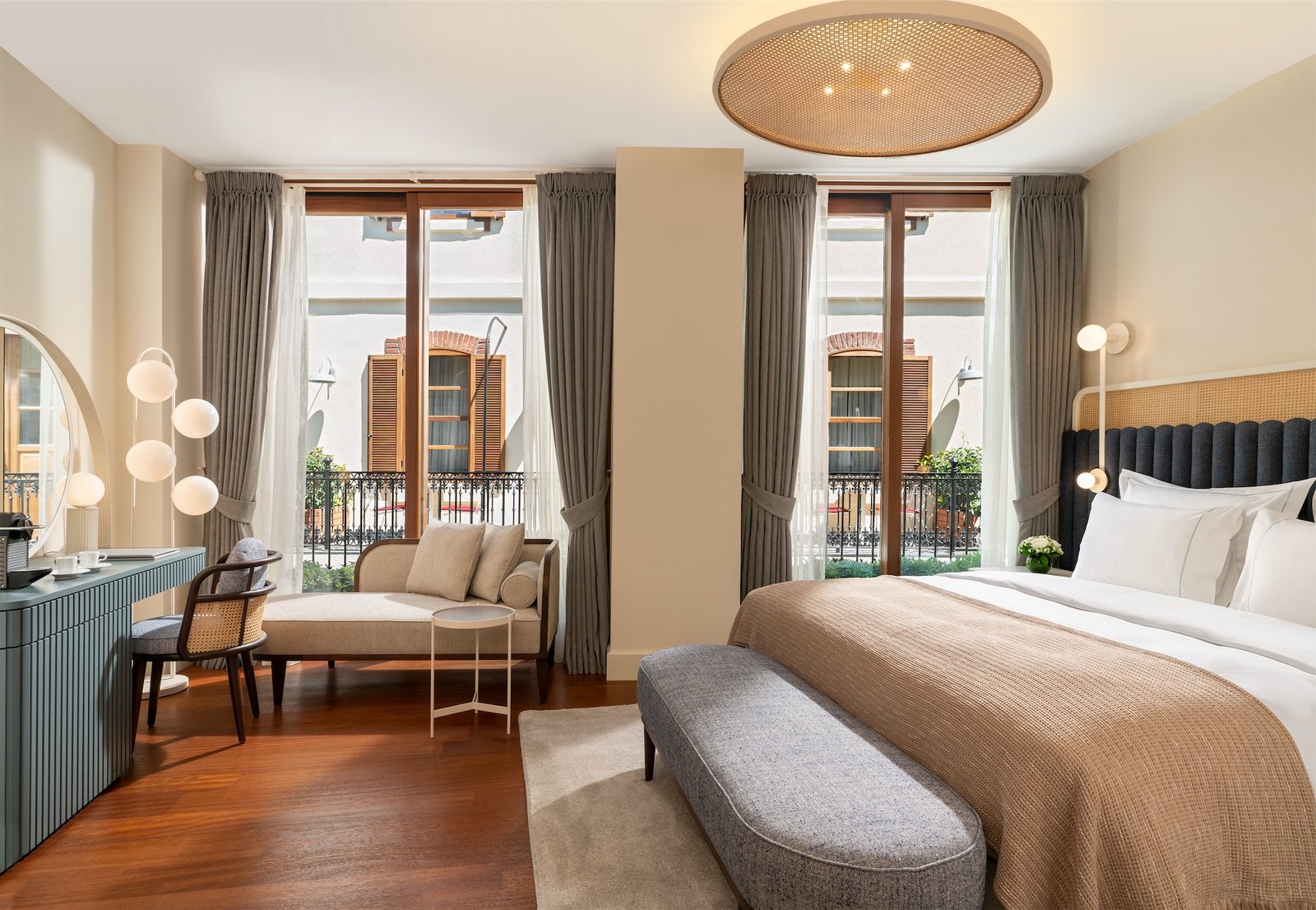 Ecole St. Pierre Hotel, rooms