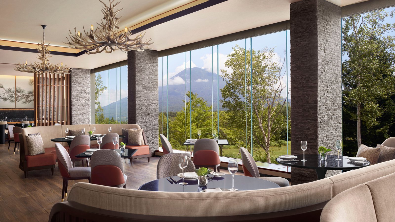 Higashiyama Niseko Village, a Ritz-Carlton Reserve, yukibana