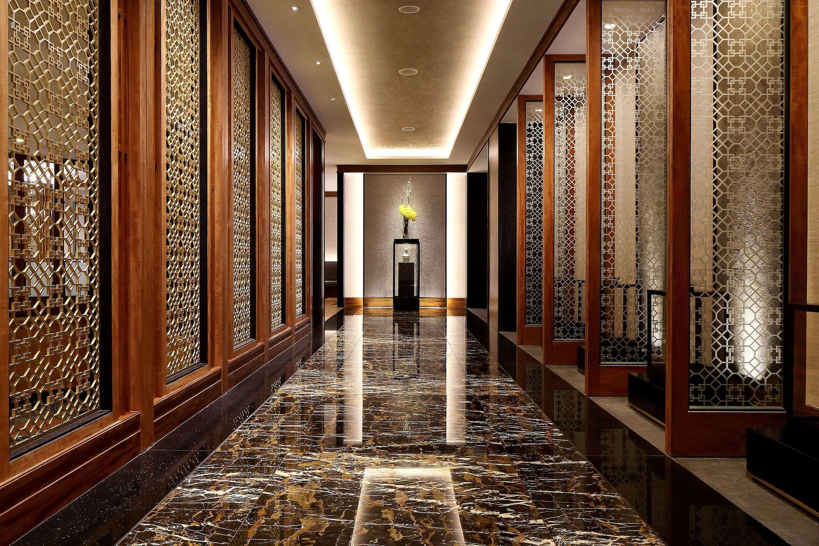 Orchard Hotel — vibe