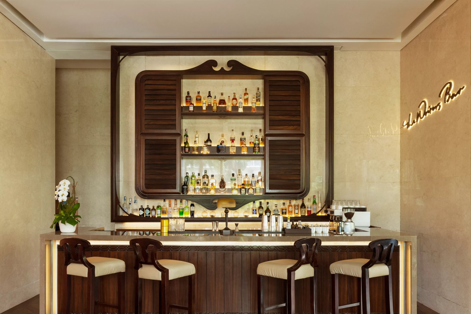 Raffles Jakarta, the writers bar