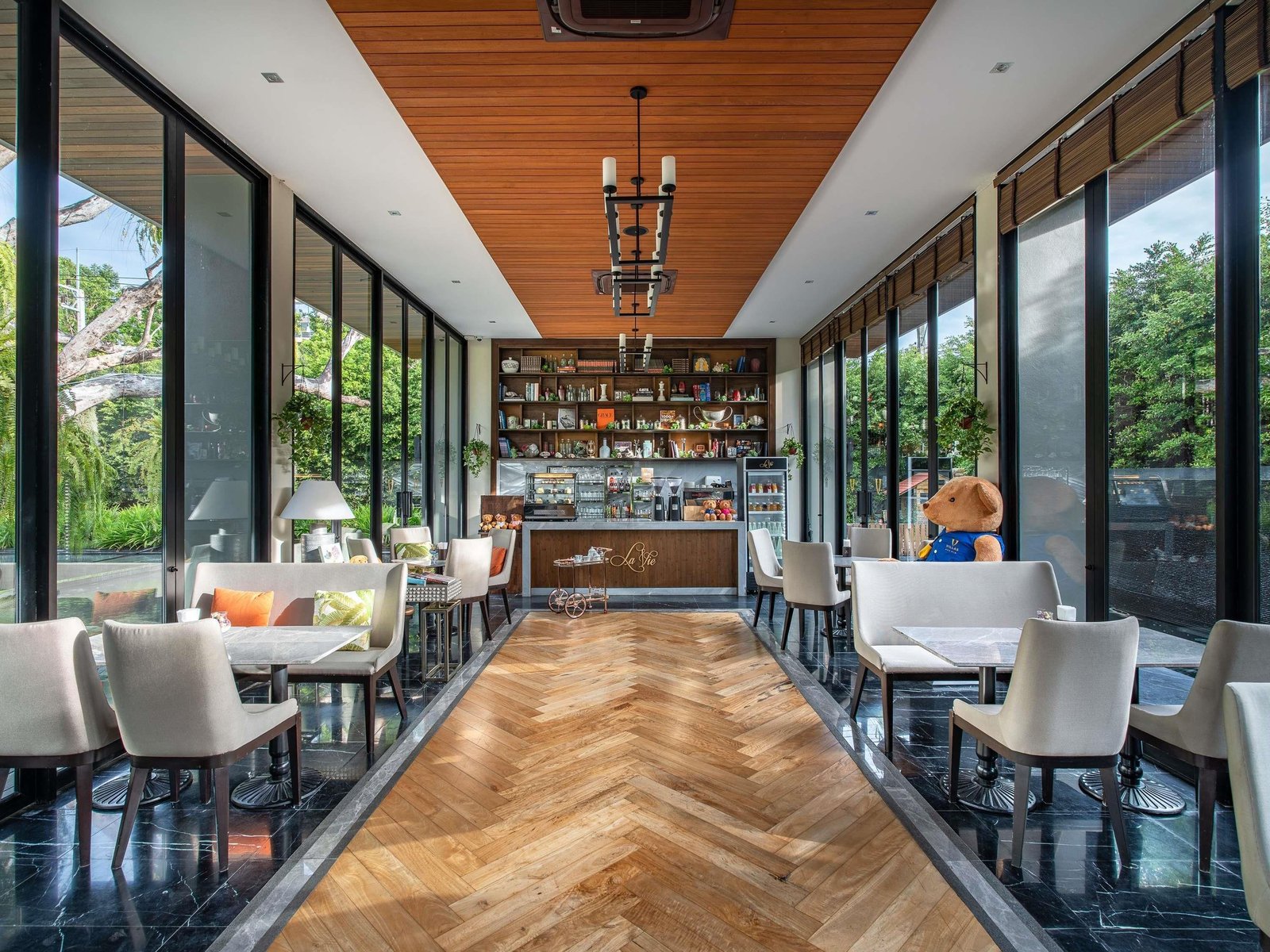 V Villas Hua Hin - MGallery Collection, eat & drink