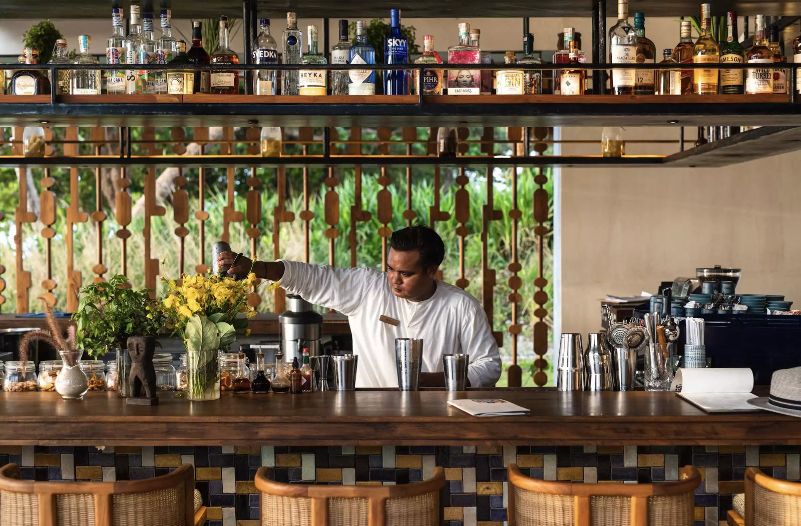 Cap Karoso, at the table