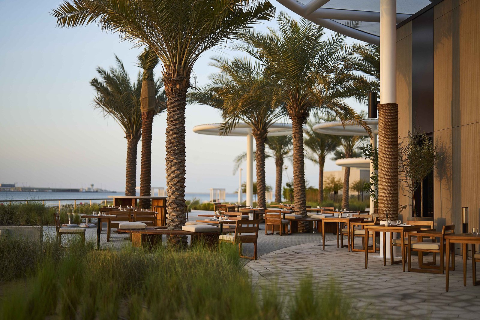 ERTH Abu Dhabi Hotel, eat & drink