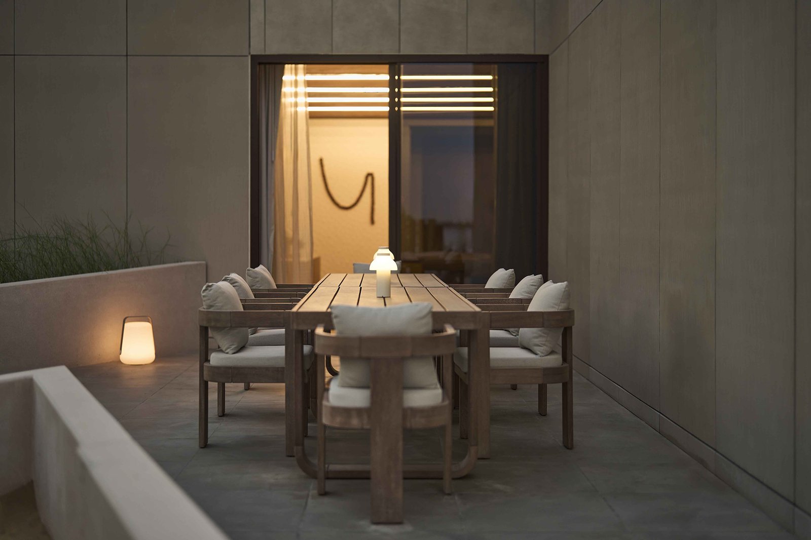 ERTH Abu Dhabi Hotel, vibe