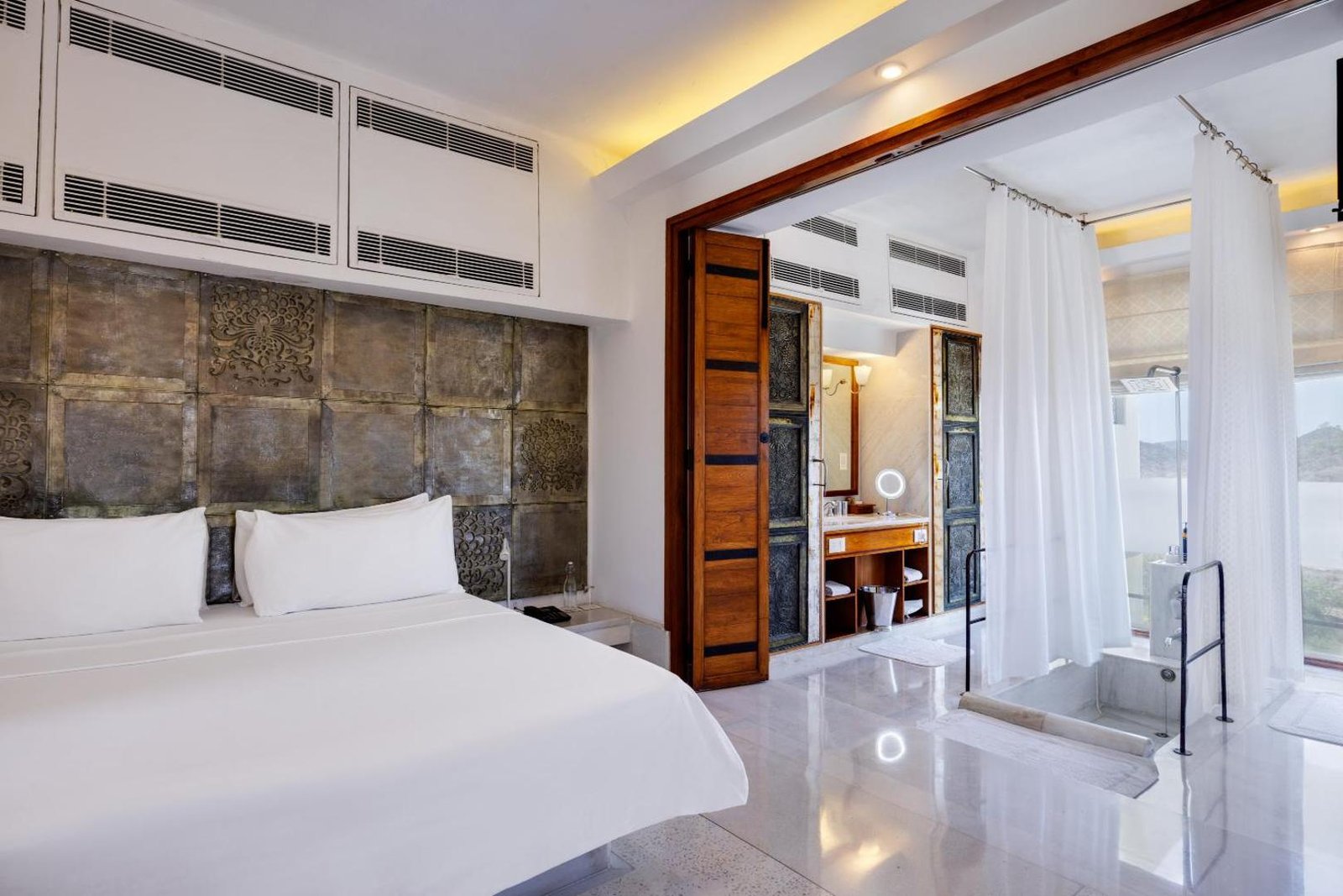 RAAS Devigarh, rooms