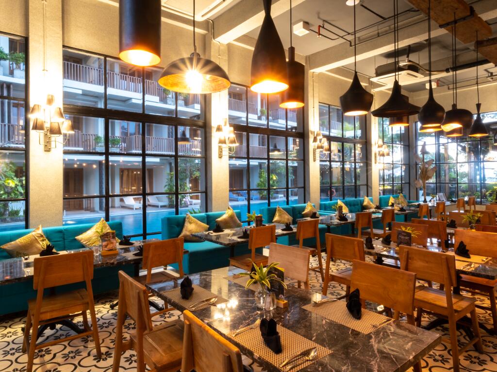 Swarga Suites Bali Berawa, ketumbar bistro & bar