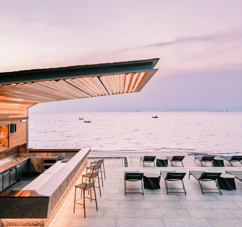 Mason Pattaya, beachside bar