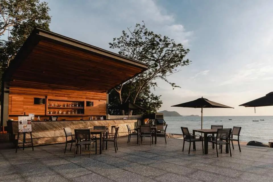 Mason Pattaya, beachside bar