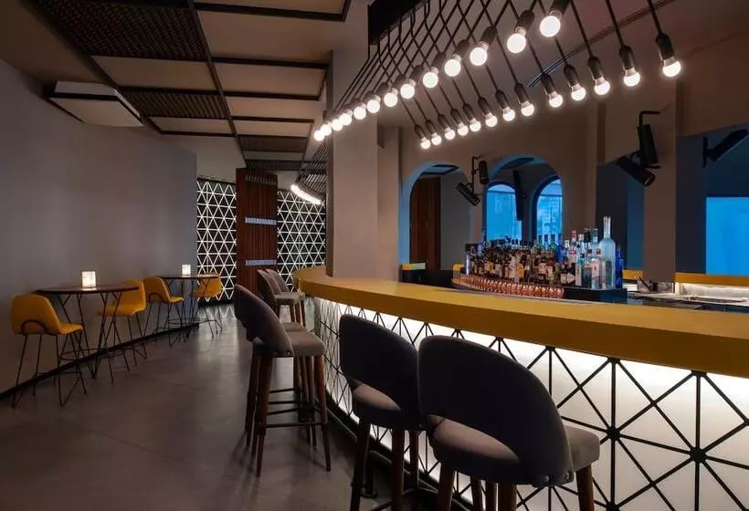 Sharq Village & Spa, a Ritz-Carlton Hotel, eat & drink
