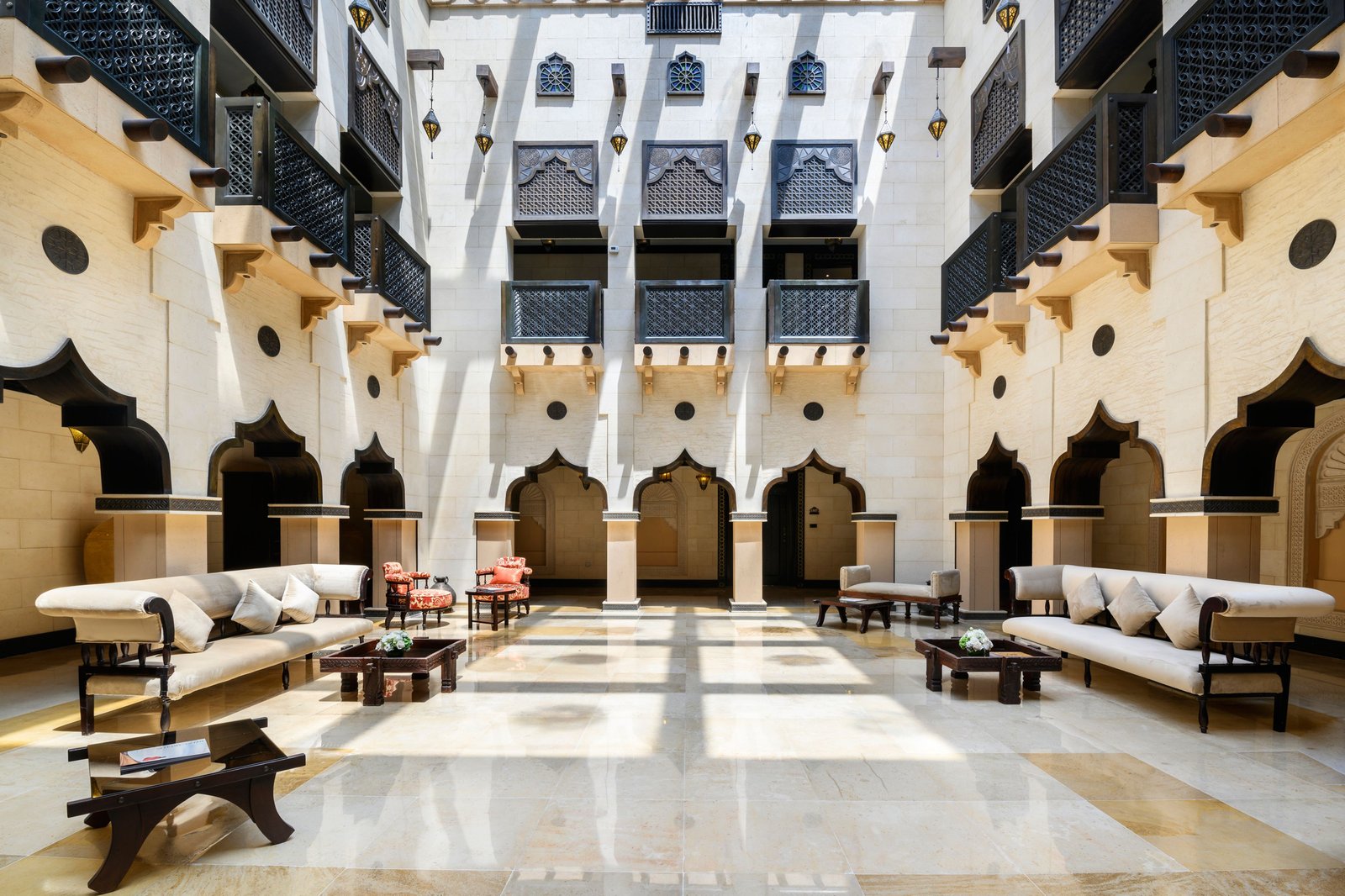 Sharq Village & Spa, a Ritz-Carlton Hotel, vibe