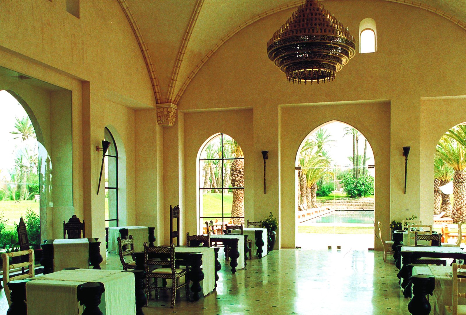 Ksar Char-Bagh, eat & drink