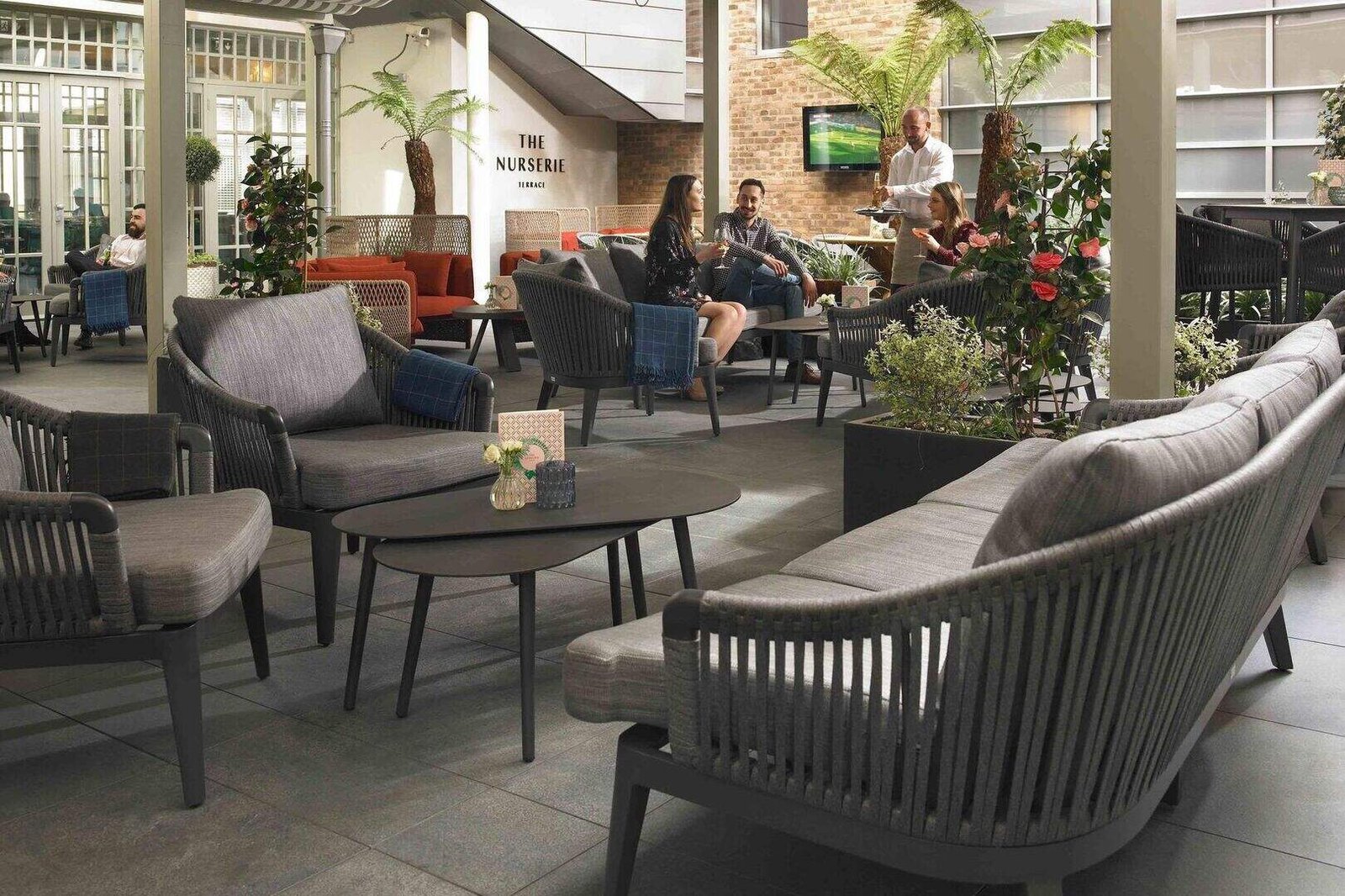 Dylan Hotel, vibe