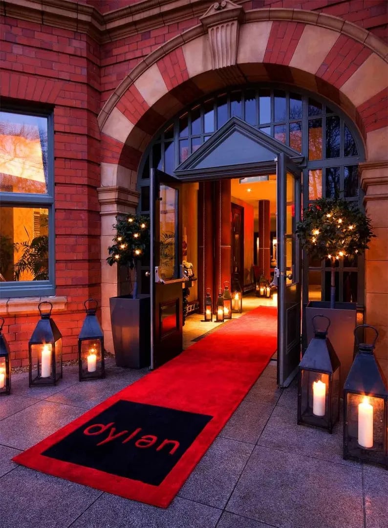 Dylan Hotel, backstory