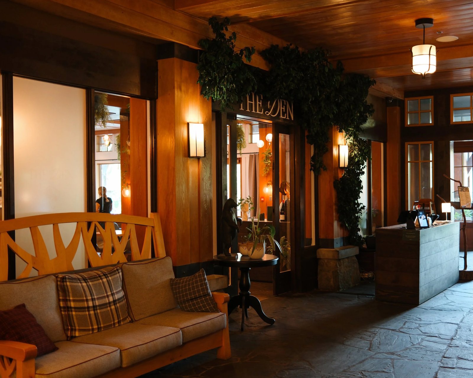 Nita Lake Lodge, vibe