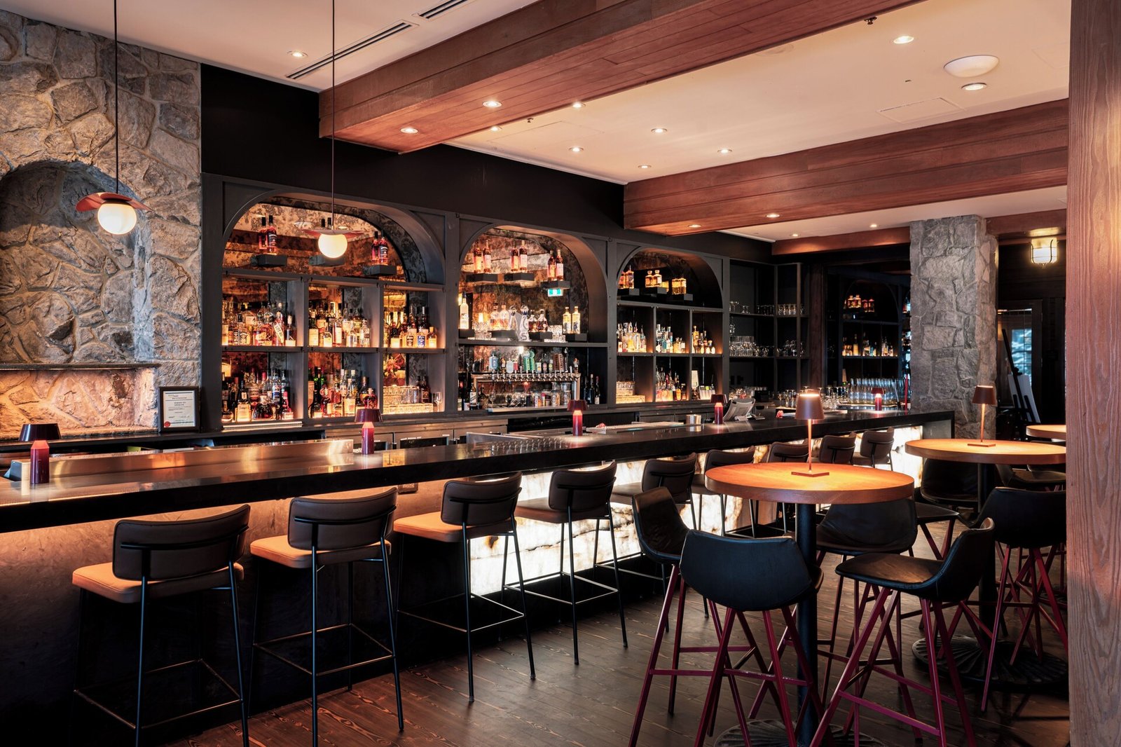 Nita Lake Lodge, eat & drink