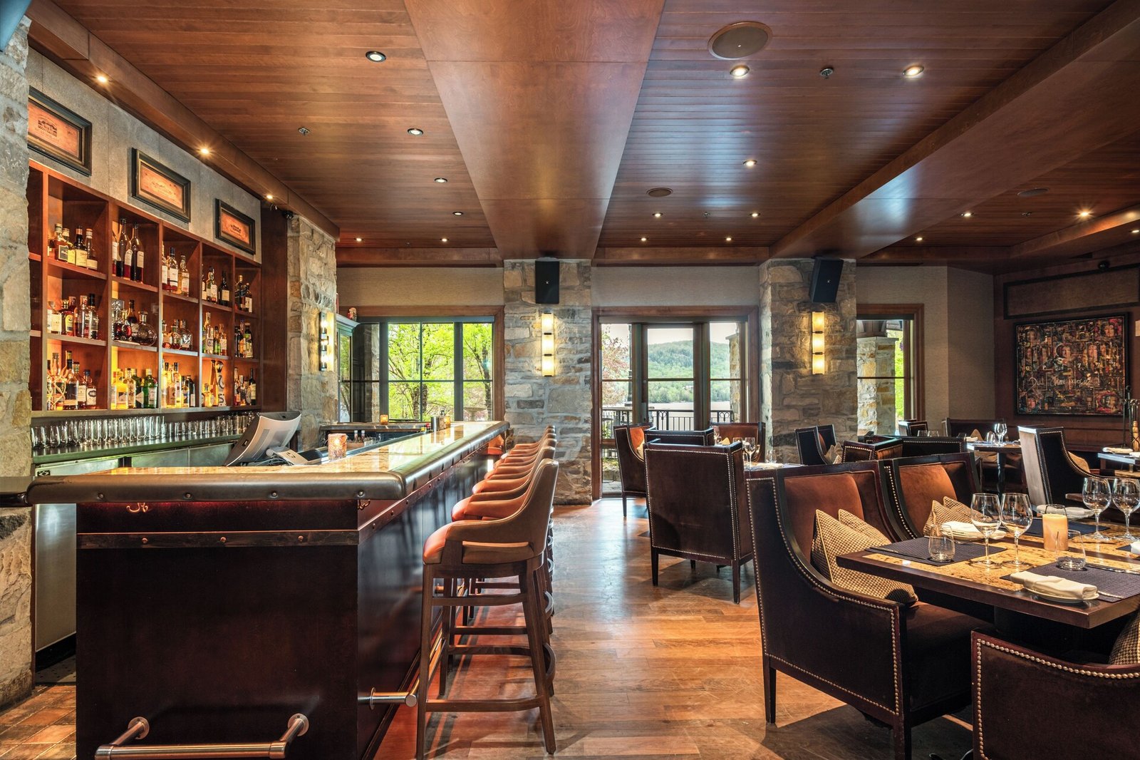 Hôtel Quintessence, at the table