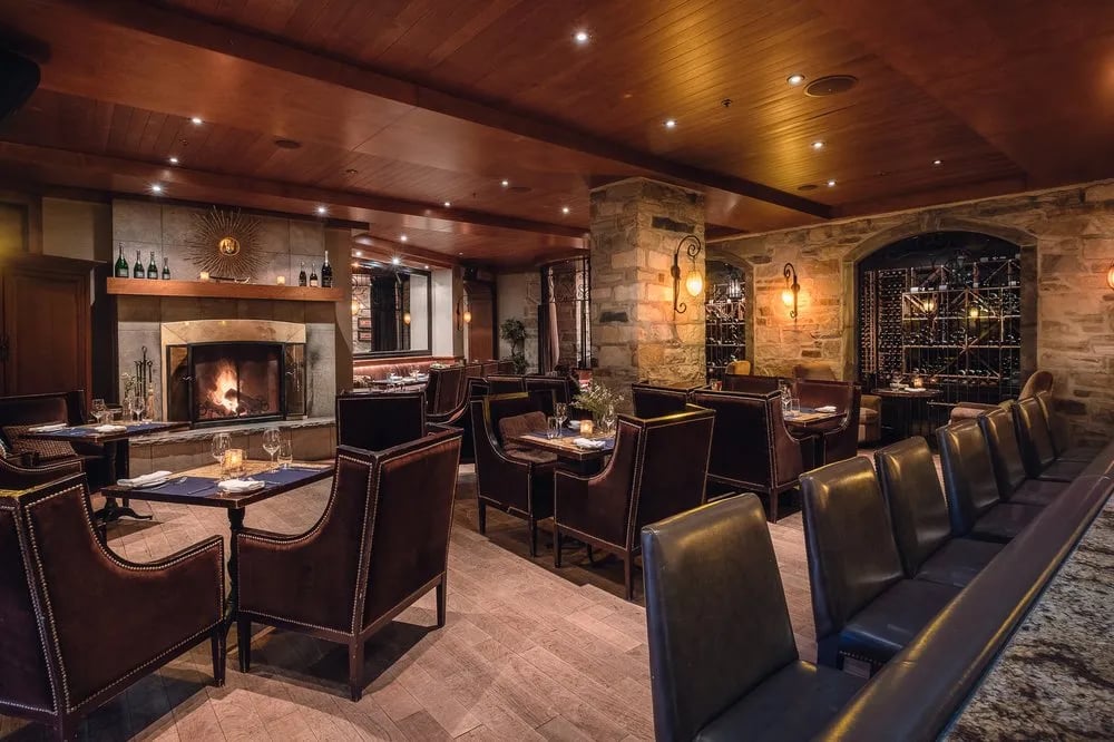 Hôtel Quintessence, at the table