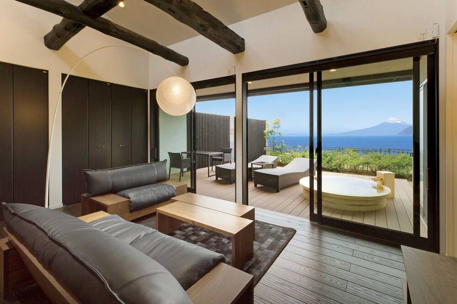 Fugaku Gunjo, rooms