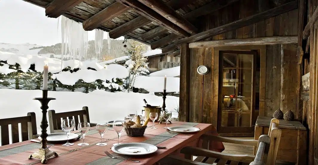 Les Fermes de Marie, at the table