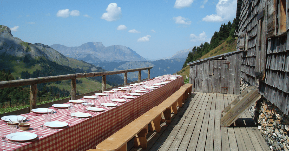 Les Fermes de Marie, at the table