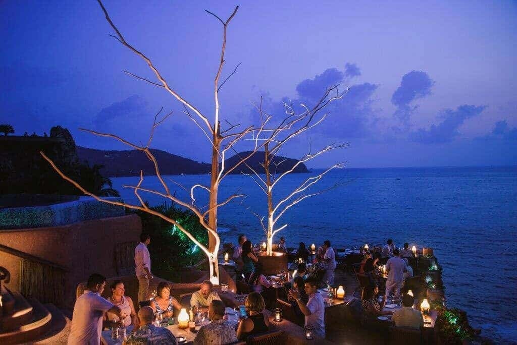 La Casa Que Canta, mar y cielo restaurant
