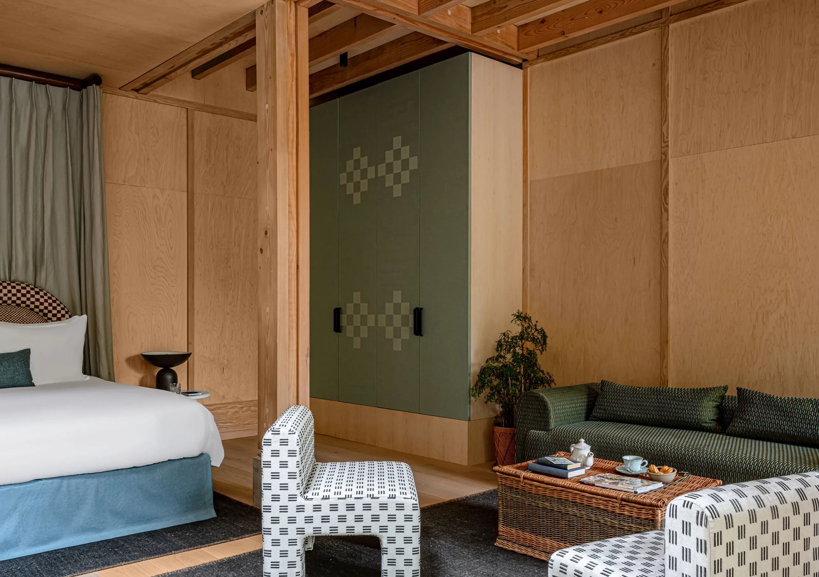 Cowley Manor Experimental, rooms
