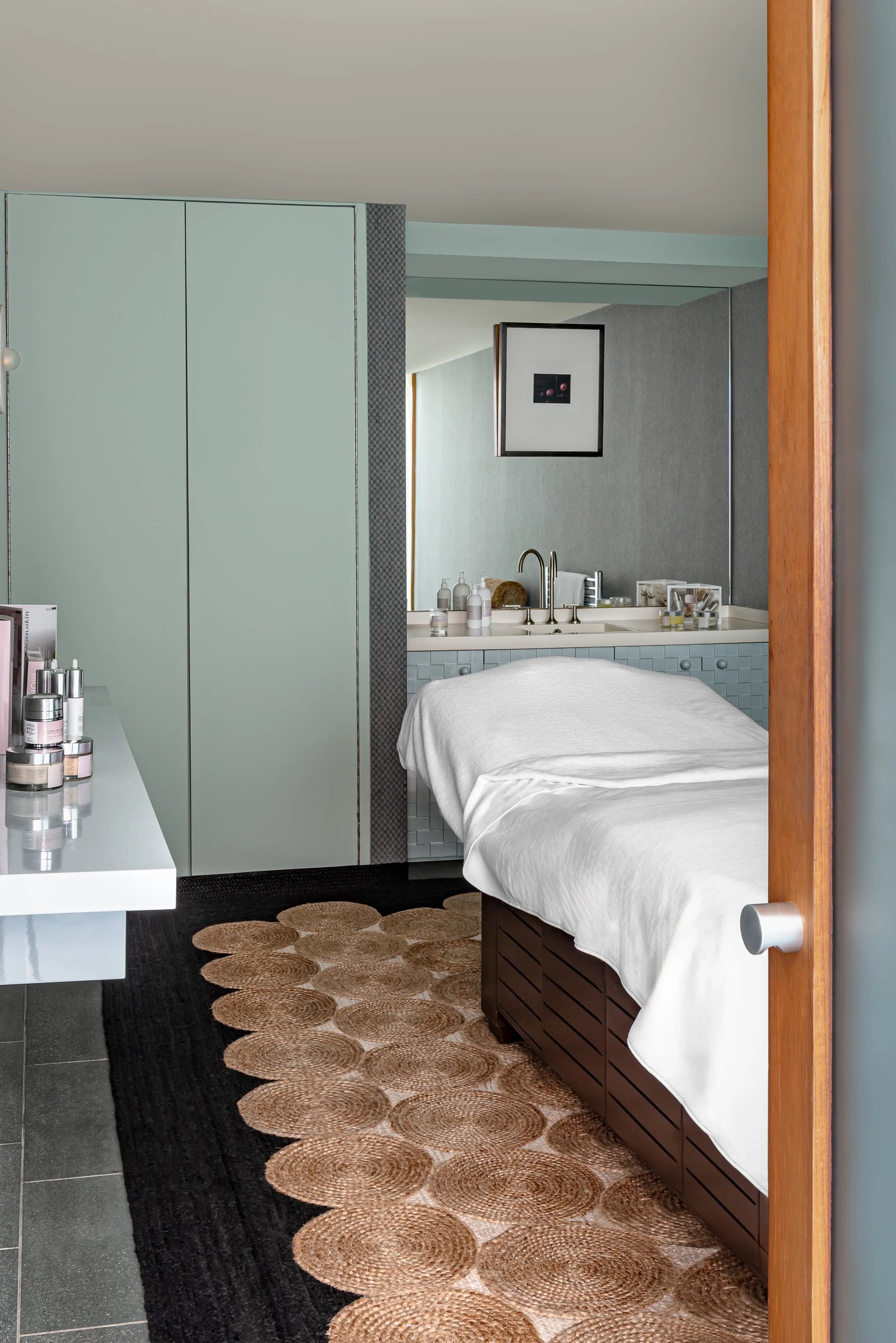 Cowley Manor Experimental, wellness