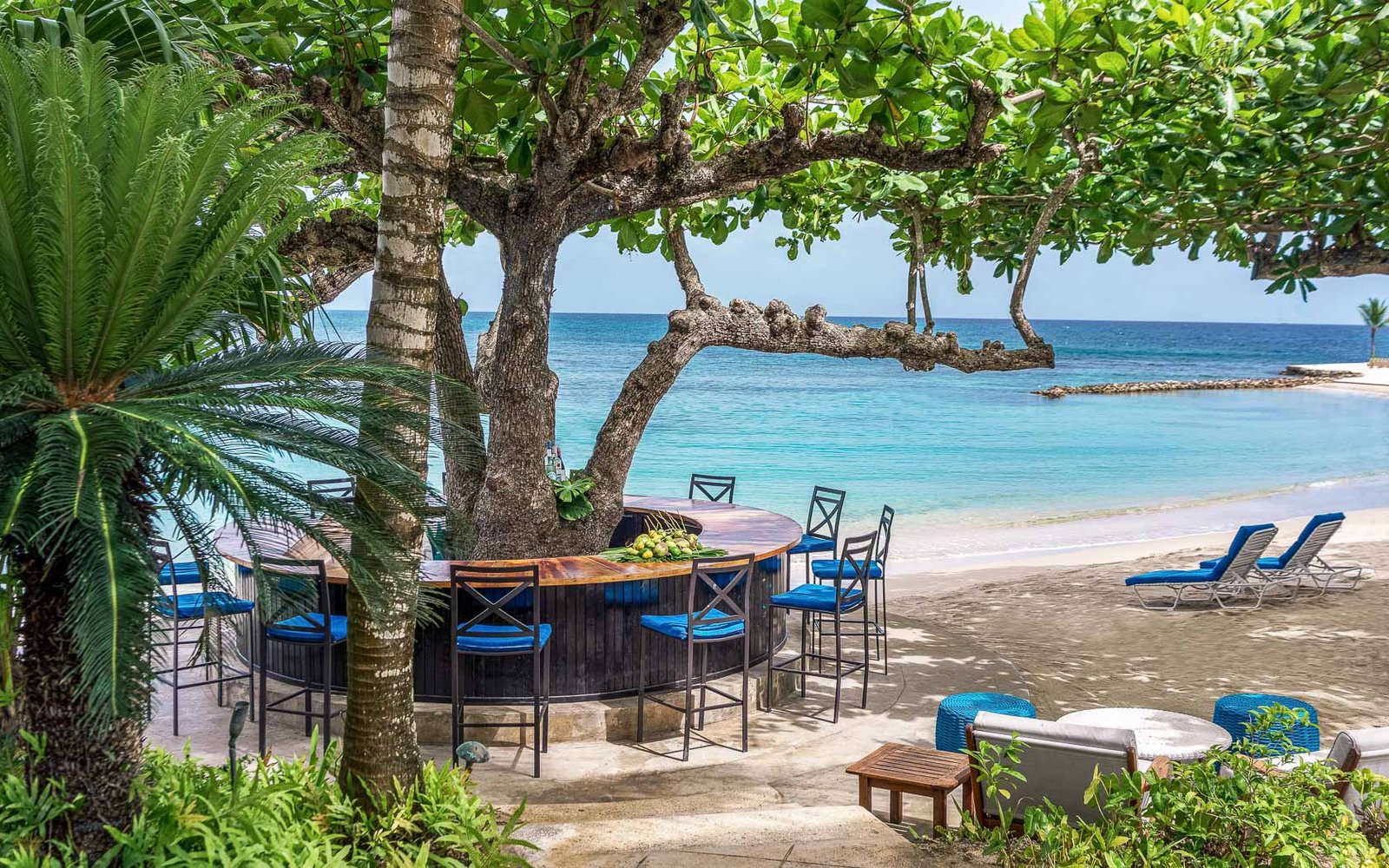 Round Hill Hotel and Villas, eat & drink