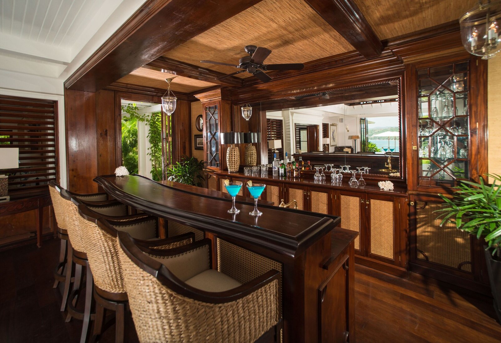 Round Hill Hotel and Villas, eat & drink