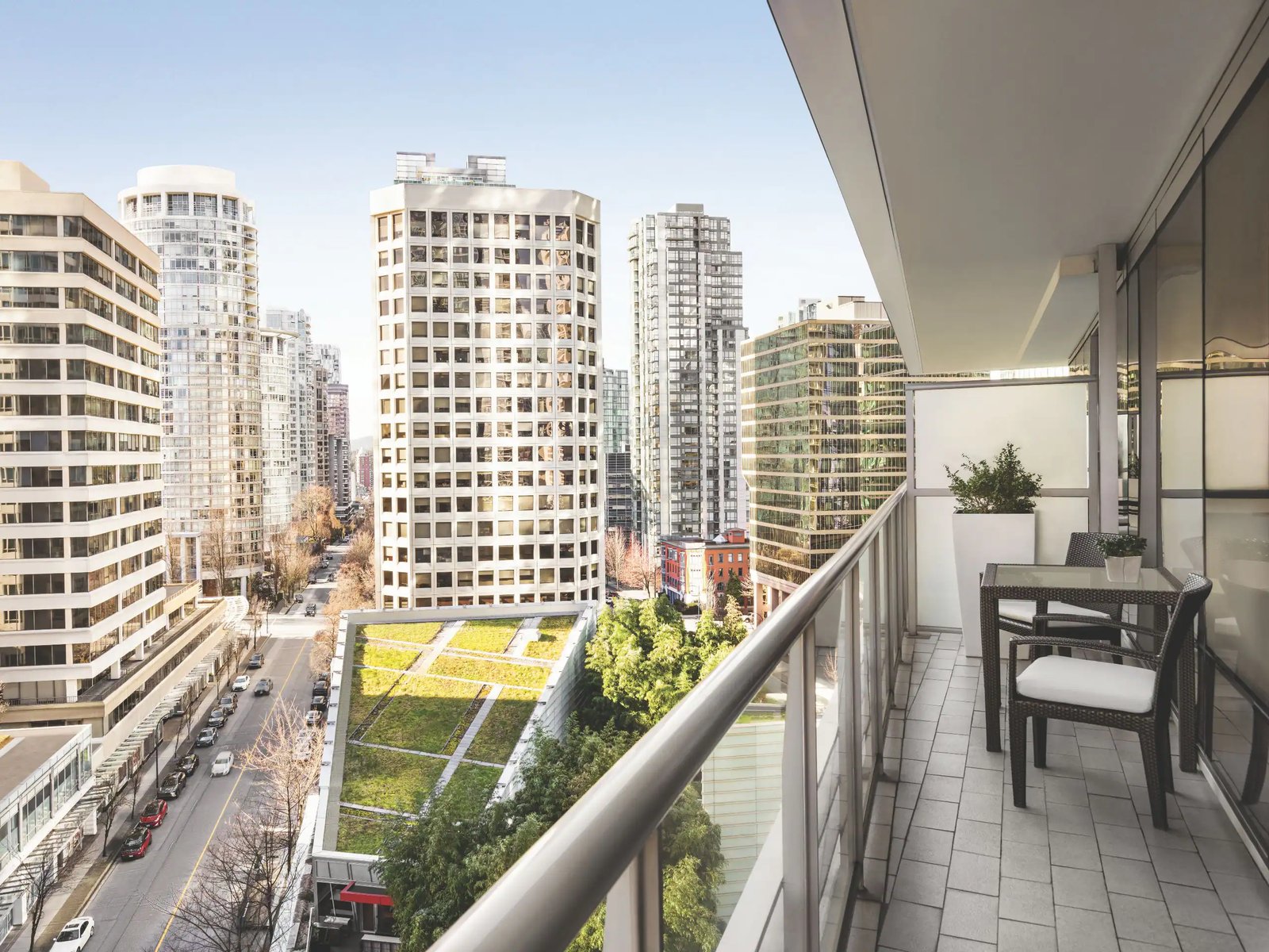 Hyatt Vancouver Downtown Alberni, vibe
