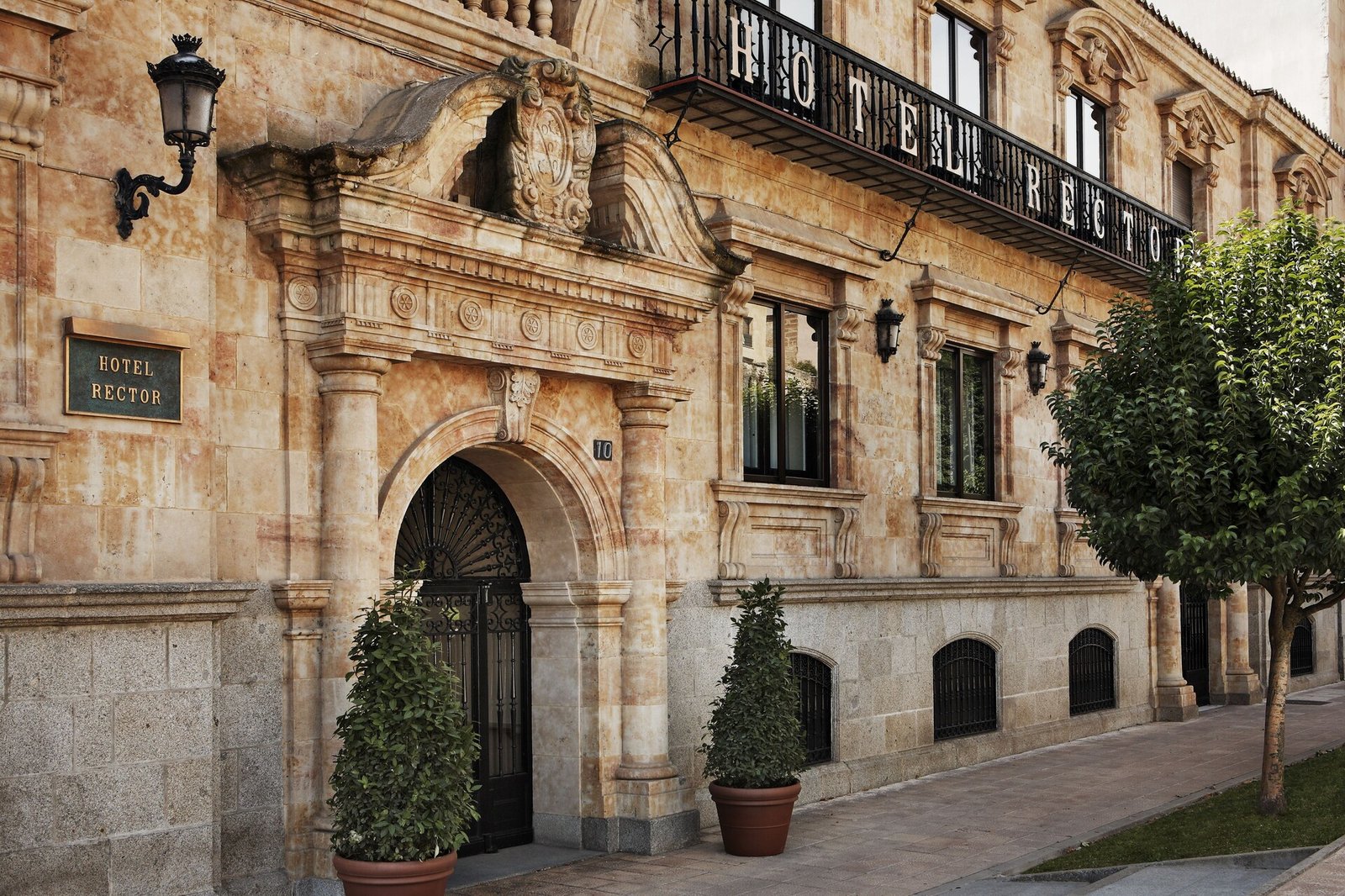 HOTEL RECTOR SALAMANCA, backstory