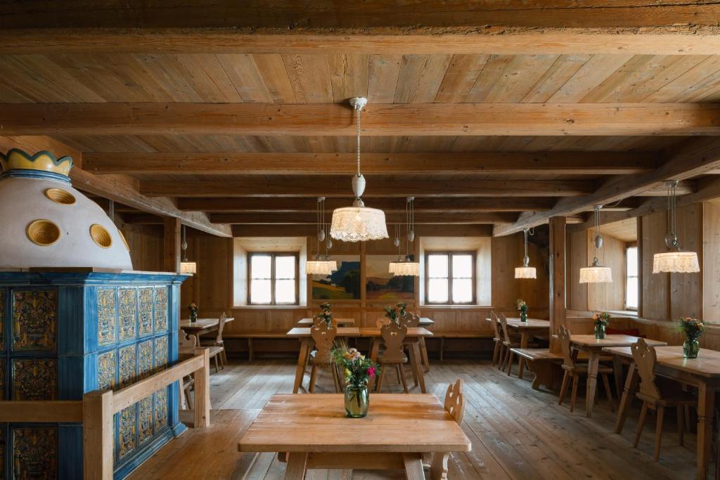 Vigilius Mountain Resort, at the table